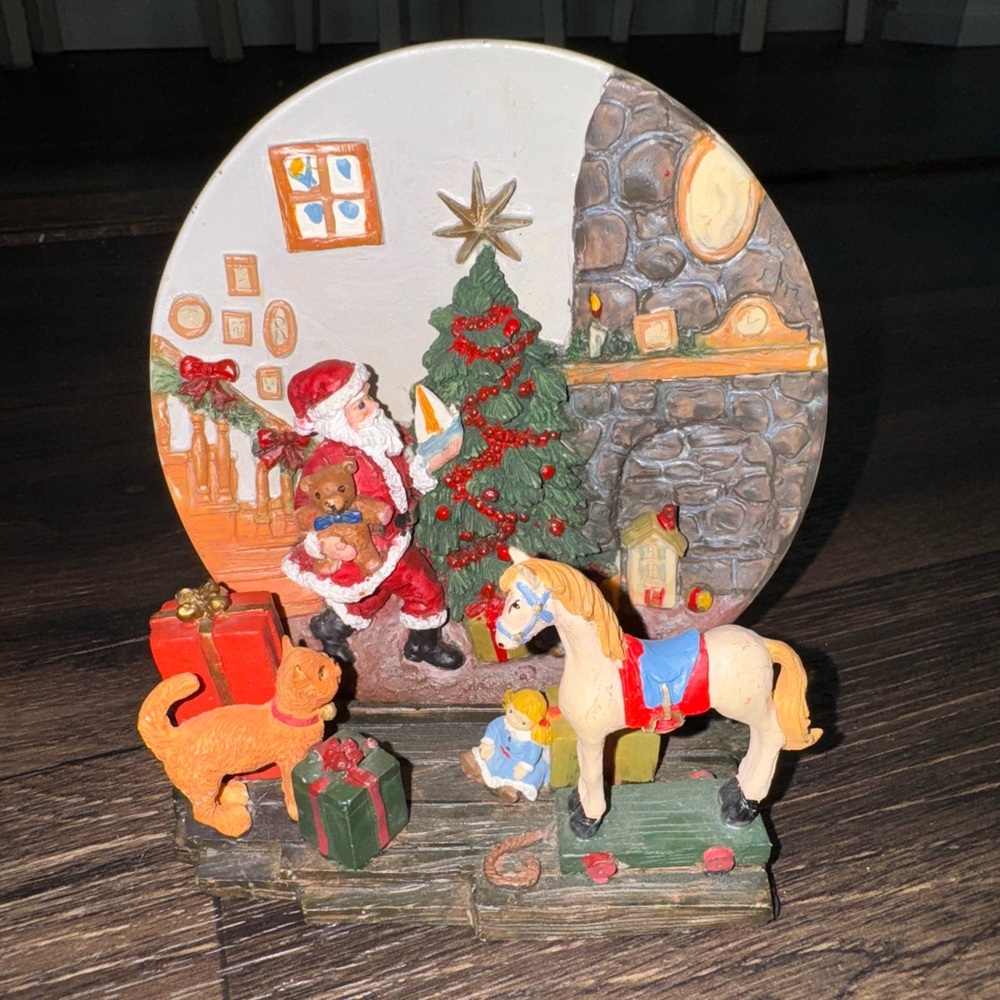 Vintage 3D Collector Edition Christmas Plate 5 inch‎ A Christmas Remembered 1997